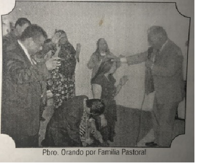 Archivo:Presbitero orando por la familia pastoral campo 34 tijuana.jpg