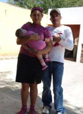 Archivo:Hna. Laura jimenez y su esposo Francisco con su hija Yuleivis.jpg
