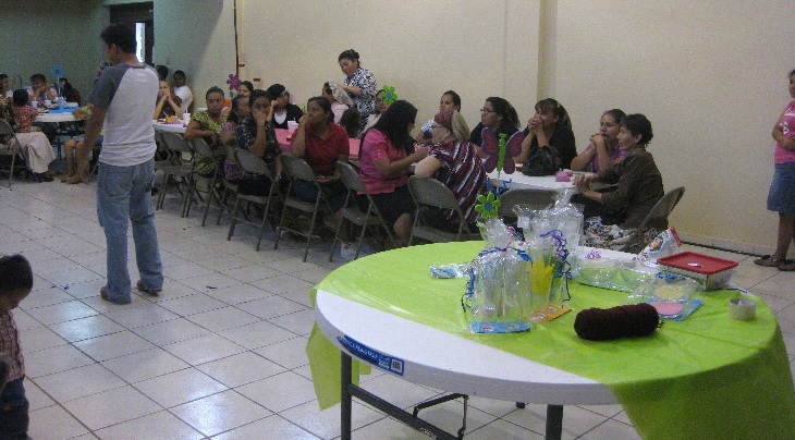 Archivo:Celebración del día de las madres en la 1ª iglesia de Matamoros (2011).jpg