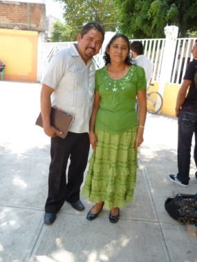 Archivo:Hno. Amadeo jimenez y su mamá.jpg