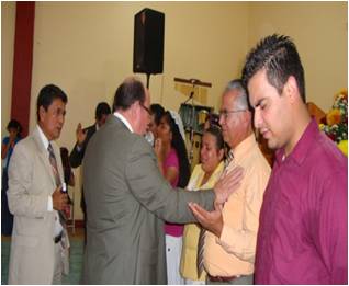 Archivo:Visita del Obispo Presidente Rev Félix Gaxiola Inzunza, Perote, Ver..jpg