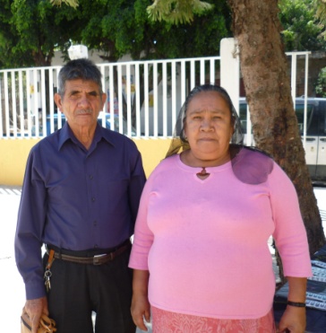 Archivo:Hno. Isidoro Alvarez Hernández y su esposa Victoria.jpg