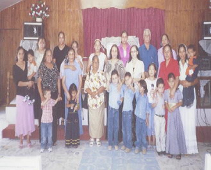 Archivo:Descendencia de la Familia Castillo, pionera en esta Iglesia, continuando la obra del señor en Mexico.jpg