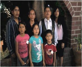 Archivo:Rev. Federico Herrera Martínez y familia, cuando pastoreaba iglesia E. Zapata, Cholula, Puebla (2011).jpg