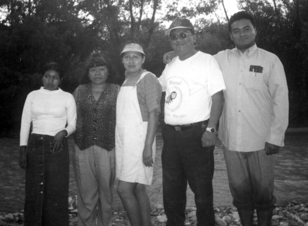 Pastor Israel J. Morales de los Santos y algunos hermanos de la congregación de Acatlán de Osorio, Puebla.jpg