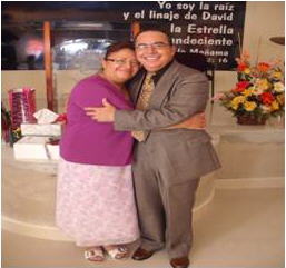 Archivo:Pastor y su esposa Gloria.jpg