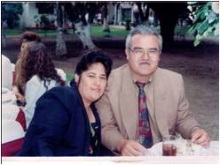 Archivo:Rev. Benito Leyva y 1a esposa hermana Hilda López.jpg