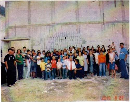 Archivo:Congregación Tetela de Ocampo, Puebla, construcción templo sin techo. Pastor Antonio Ontiveros-2011.jpg