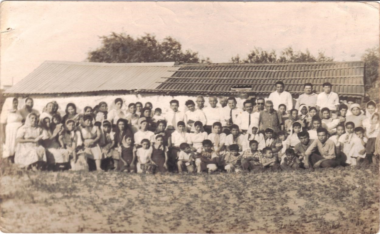 Mision del ejido 1º. de Mayo, pastoreadas por los Hnos. José Gpe Guzman Santoyo y Eusebio Alcala de la Mision del ej 1 de Mayo . año de 1965