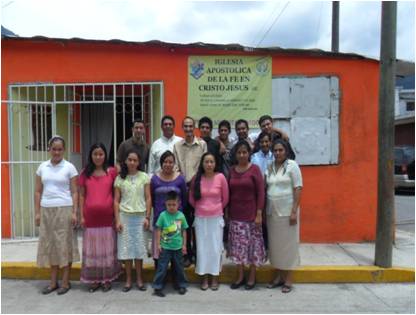 Archivo:Fachada y congregación de Río Blanco, Ver. (2011).jpg