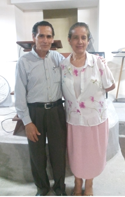 Archivo:Pastor Edmundo y hna Gina.png
