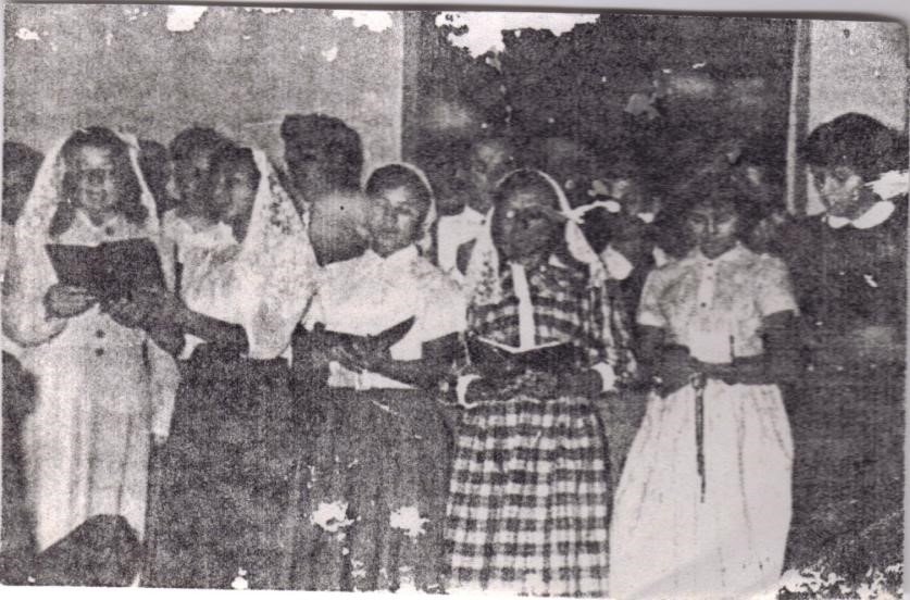 Hermanos de la mision apostolica ubicada en la brecha 120 de la 1ª. IAFCJ, participando en confraernidad de misiones de Rio Bravo, Tam. (1955-1956)