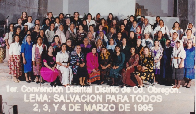 Líderes de Señoras en la 1er Convención del Distrito, en 1995