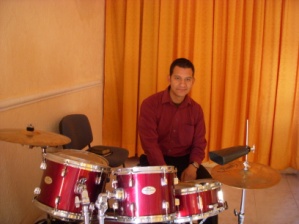 Archivo:Hno. Emmanuel Ramírez, bateria 24 de enero 2010.jpg