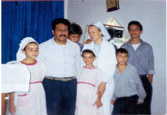 Hermano Miguel Ángel Orozco Díaz junto con su esposa María Ann Melton e Hijos.