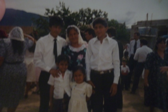 Archivo:Familia Hna. Martha Durón.jpg