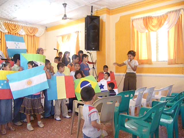 Presentación de parte del trabajo de la Escuela de Verano, en apoyo al trabajo misionero