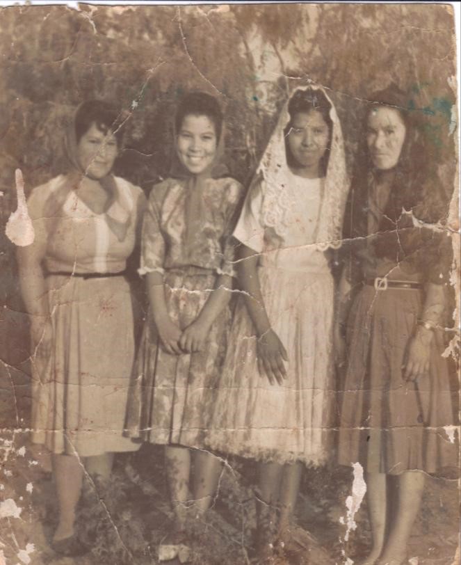 Un grupo de jovencitas miembros de la 1ª. IAFCJ de Rio Bravo, Tam. (1965)