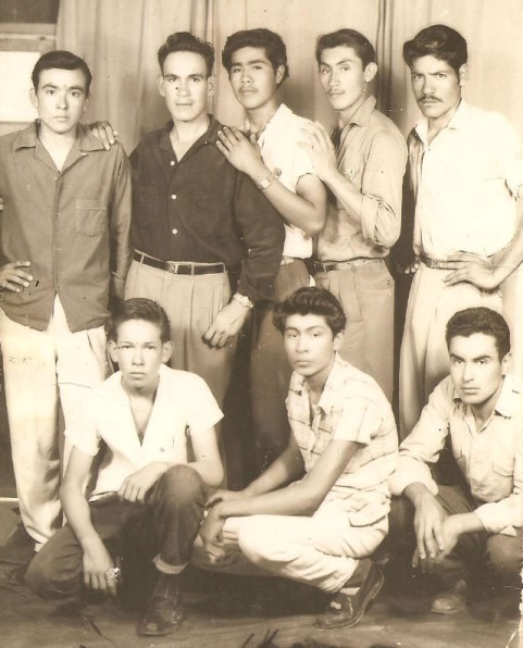 Archivo:Jovenes de la Mision Apostolica de la brecha 120. (1954).jpg