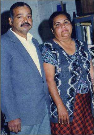 Archivo:Rev. Francisco Contreras Cisneros y esposa Petrona López Cuevas 1994.jpg