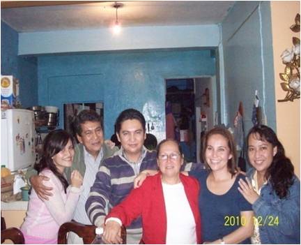 Archivo:Rev. Natividad Ocampo Barreda y familia pastoral, Xalapa, Ver. 2013.jpg