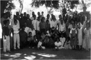 Archivo:Cuando Rev. Federico Herrera pastoreó congregación Izúcar de Matamoros debajo estos árboles por un año.jpg