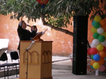 Archivo:Ministración en Fiesta del Amigo hno. Raúl 10 de Feb 2008.jpg