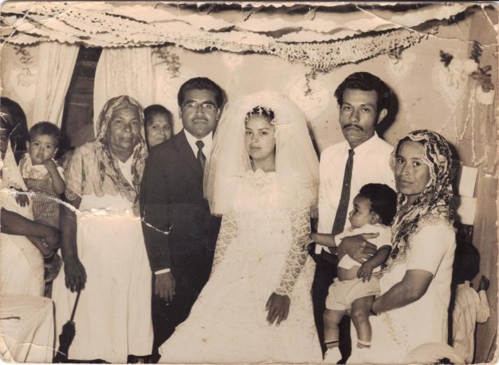 Celebracion de Nupcias del 5º. pastor de la 1ª. IAFCJ de Rio Bravo, Tam., Hno Cirilo Gaytan Valerio y Hna. Ruth Olvera (1971)