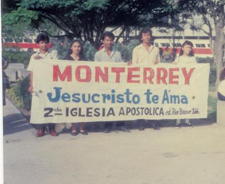 Archivo:Fraternidad de Jovenes participando en un desfile en la Cd. de Monterrey N.L en los años 90’s..jpg