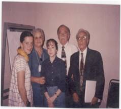 Archivo:Rev. Manuel Gaxiola G., su esposa Gloria Figueroa L., su hija Miriam, una nieta y el Rev. Gilberto Jiménez R..jpg