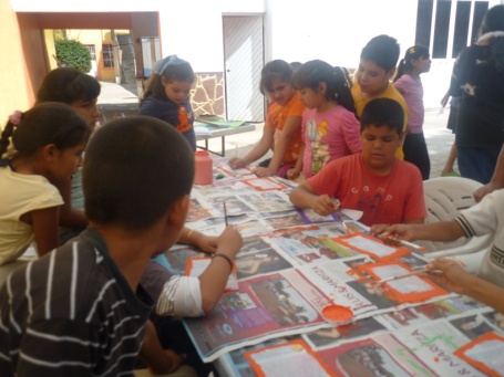 Archivo:Niños trabajando en Escuela de Verano.jpg