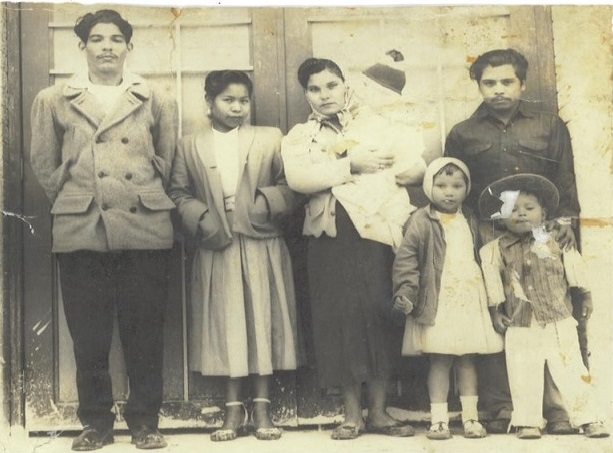 Archivo:Hno. Melquiades Torres y Familia pioneros de la 2a Rio Bravo en los 60s.jpg