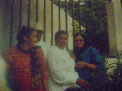 Archivo:Hna. Juanita Flores, Antela Flores, Trinidad Escobar.jpg