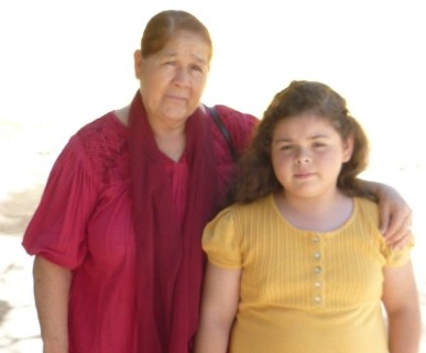 Archivo:Hna. Margarita Hernandez con su nieta Citlali.jpg