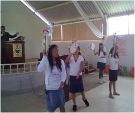 Archivo:Danza en culto dominical en Apizaco, Tlaxcala .jpeg
