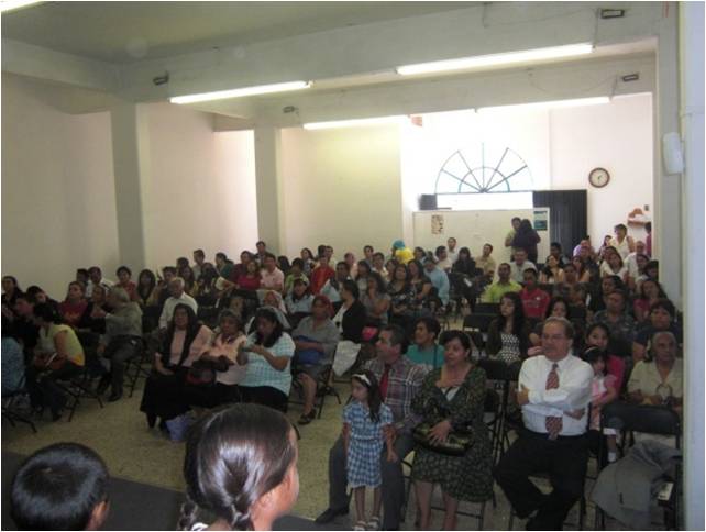 Archivo:Culto dominical en 1a iglesia de Puebla 2011, visita Rev. Luis Alfonso Fernández Figueroa.jpg