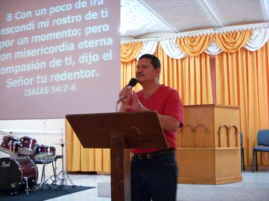 Archivo:Pastor en conferencia.jpg