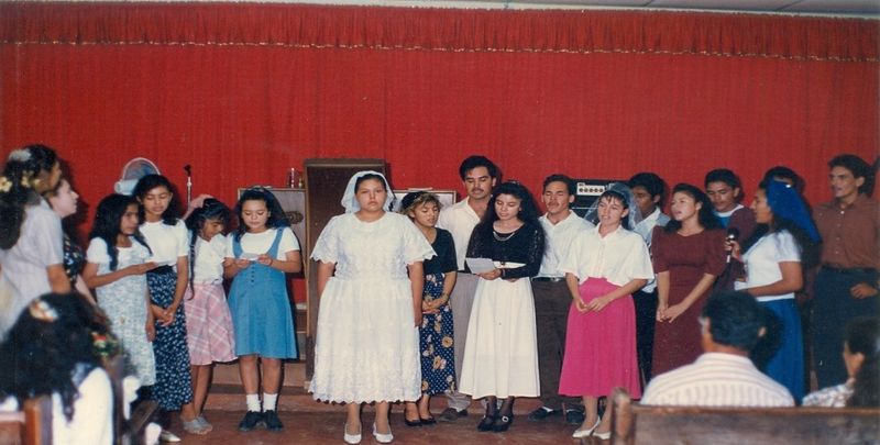 Archivo:41 De igual forma el pastor Jorge Solano presidio en la casa de Dios la ceremonia de acción de Gracias de la jovencita Karina Quiroz Corrales.jpg