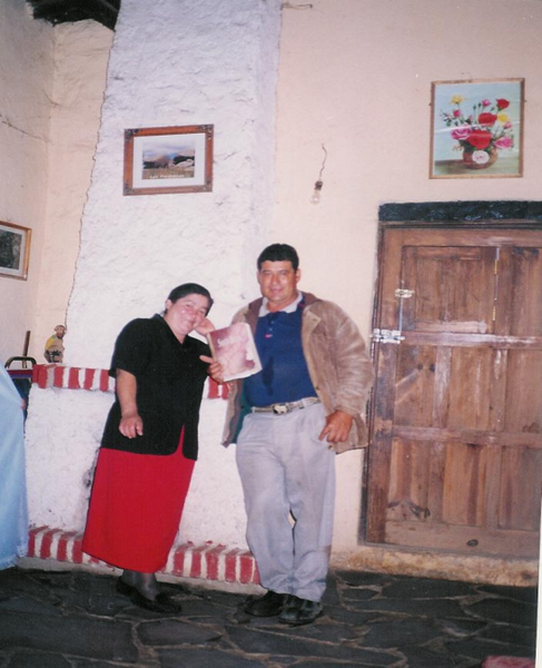 Archivo:Hno. Jose de Jesús Martínez y su esposa Verónica.png