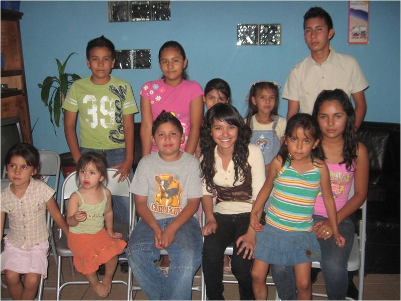 Archivo:Niños y Adolescentes de la Misión V. Juárez.jpg