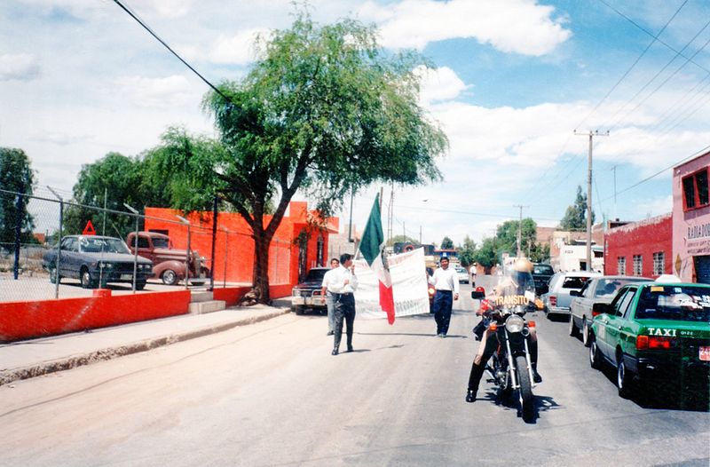 Archivo:1997 Bandera y tránsito.jpg