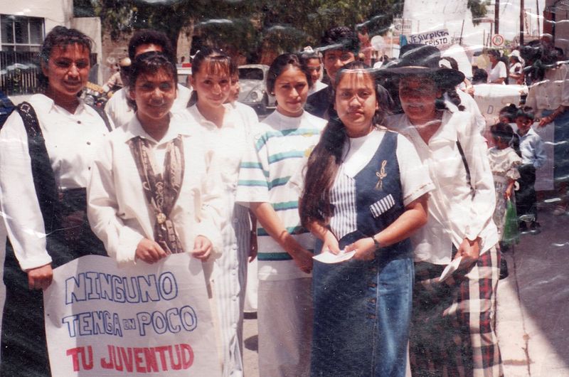 Archivo:1997 Gpo. Alabanza en la Marcha.jpg