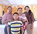 Hno. Amadeo Jimenez y sus hijos Alejandra, Laura y Alan, con su nieta Yuleivis.jpg