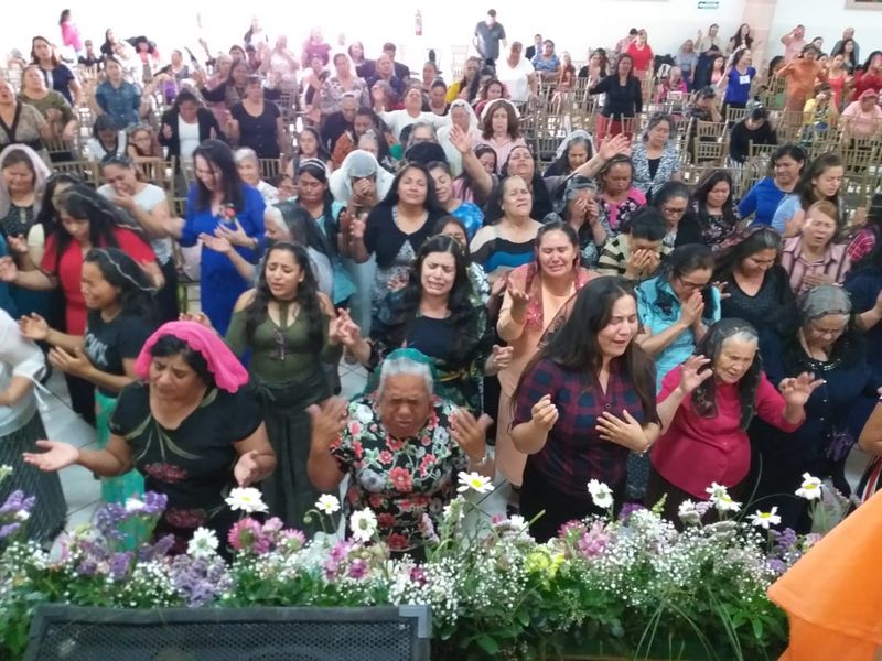 Archivo:Mujeres Empoderadas Salón Azteca 24-05-19.jpg