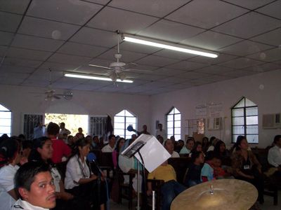 2 En esta época pastoral se invitaban a tocar en cultos y campañas a músicos y cantantes como Alvarito Valenzuela, el hermano Enriquito de Pozo Dulce, el .jpg