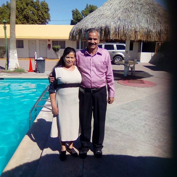 Archivo:Pastor Juan Mendoza Meza y esposa.jpg