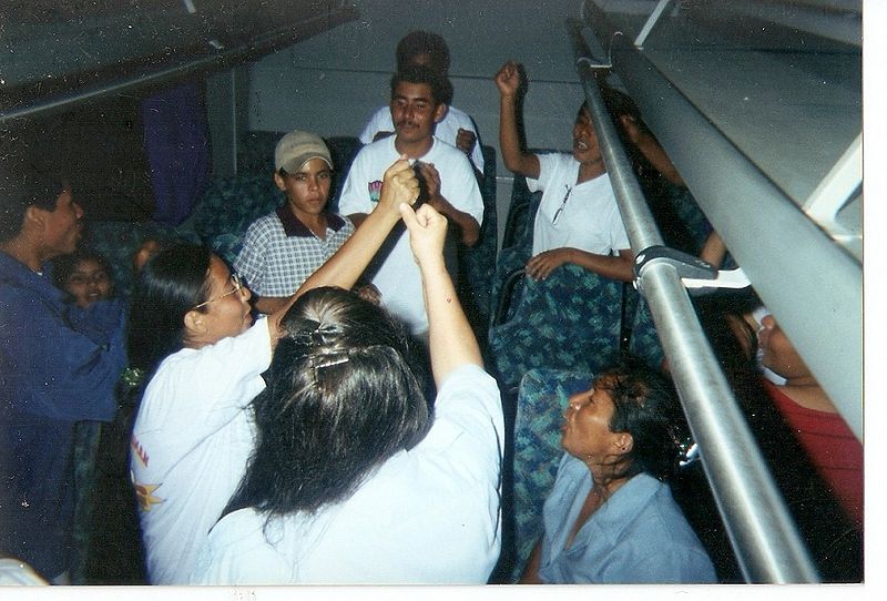 Archivo:Salida de la Fraternidad de Señoras y Jóvenes a Colima.jpg