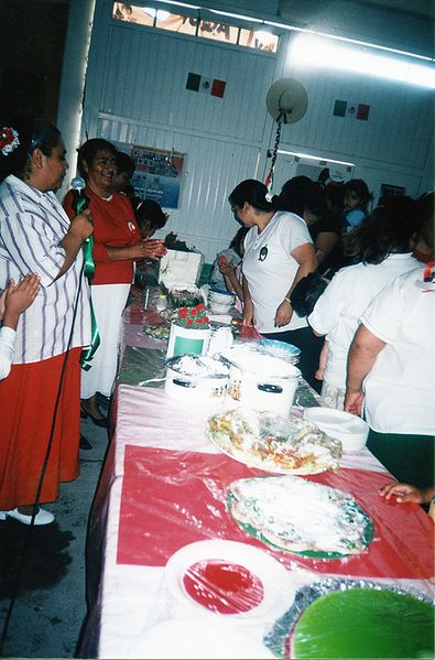 Archivo:2005 Tarde Mexicana. Platillos típicos.jpg
