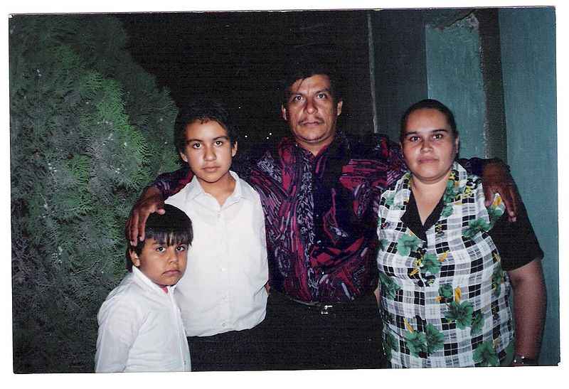 Archivo:3 Efrain Leyva y familia.jpg