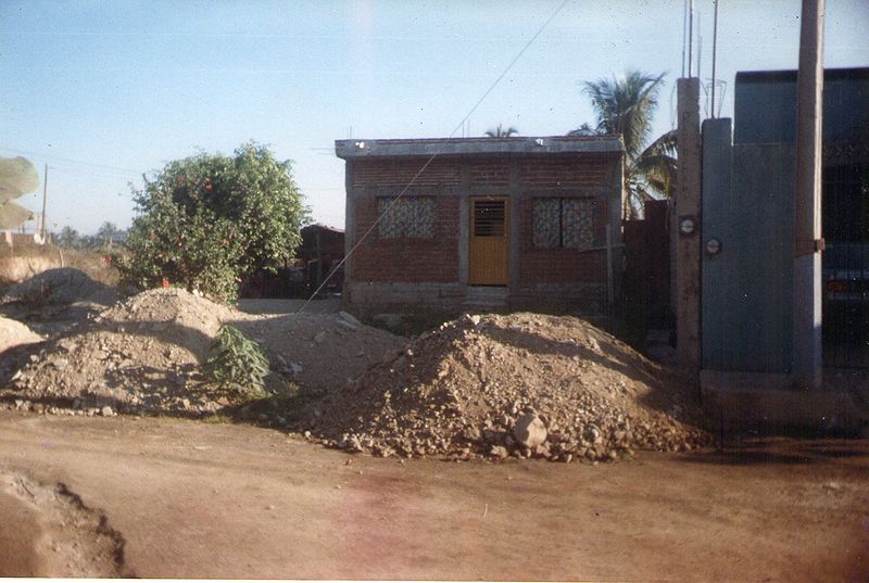 Archivo:Casa Pastoral (Se esta rellenando el terreno).jpg